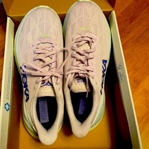Hoke one one women’s Mach 4 size 8